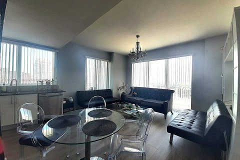 Condominio en alquiler en Miami, Florida, 1 dormitorio, 61.32 m2 № 1766468 - foto 2