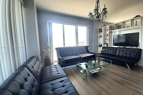 Condominio en alquiler en Miami, Florida, 1 dormitorio, 61.32 m2 № 1766468 - foto 3