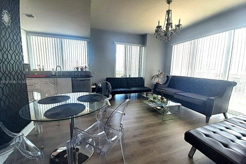 Condominio en alquiler en Miami, Florida, 1 dormitorio, 61.32 m2 № 1766468 - foto 5