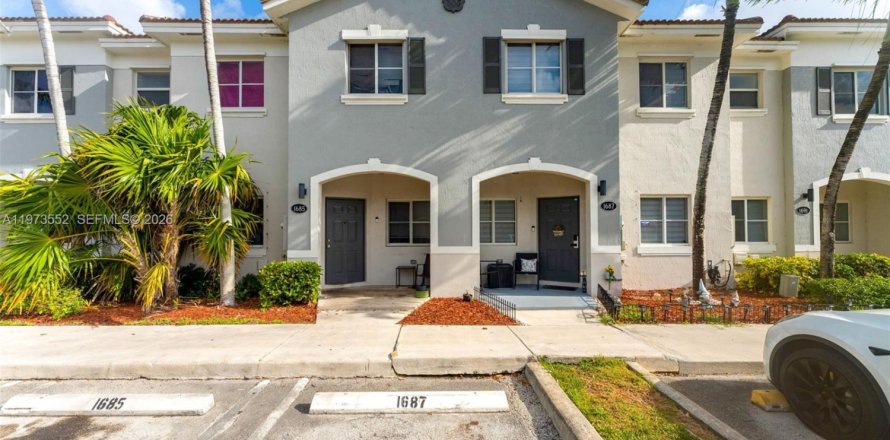 Таунхаус в Хомстед, Флорида 3 спальни, 140.19м2 № 2033302