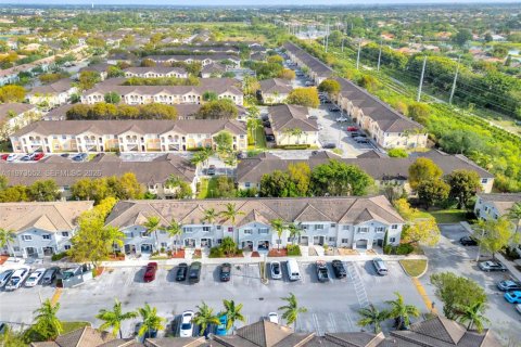 Купить таунхаус в Хомстед, Флорида 3 спальни, 140.19м2, № 2033302 - фото 7