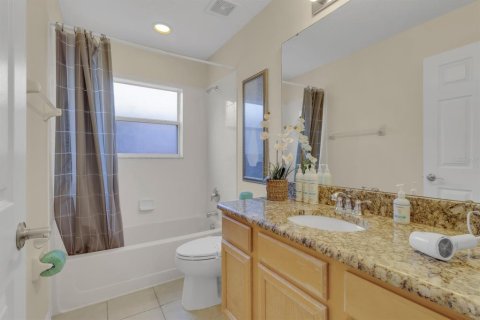Casa en venta en Kissimmee, Florida, 7 dormitorios, 267.84 m2 № 2377947 - foto 8