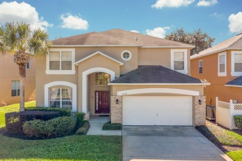 Casa en Kissimmee, Florida 7 dormitorios, 267.84 m2 № 2377947