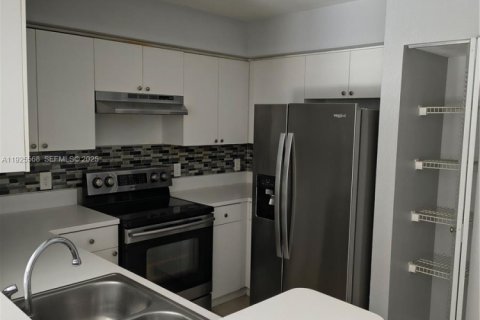 Снять в аренду кондоминиум в Хомстед, Флорида 1 спальня, 60.39м2, № 1987953 - фото 1