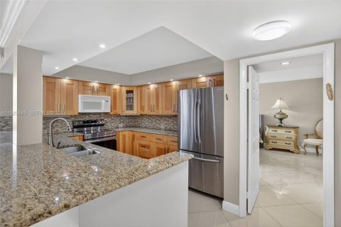 Copropriété à vendre à Hallandale Beach, Floride: 2 chambres, 104.98 m2 № 2090267 - photo 21