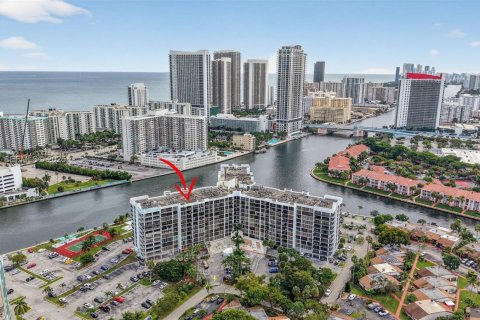 Condo à Hallandale Beach, Floride, 2 chambres  № 2090267