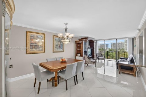 Copropriété à vendre à Hallandale Beach, Floride: 2 chambres, 104.98 m2 № 2090267 - photo 2