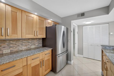 Copropriété à vendre à Hallandale Beach, Floride: 2 chambres, 104.98 m2 № 2090267 - photo 7