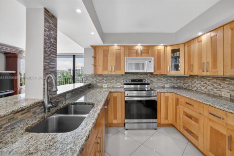 Copropriété à vendre à Hallandale Beach, Floride: 2 chambres, 104.98 m2 № 2090267 - photo 4