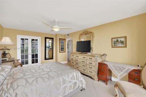 Copropriété à vendre à Hallandale Beach, Floride: 2 chambres, 104.98 m2 № 2090267 - photo 24
