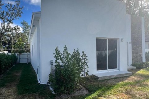 House in Fort Lauderdale, Florida 4 bedrooms, 153.75 sq.m. № 2194794 - photo 27