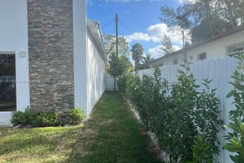 House in Fort Lauderdale, Florida 4 bedrooms, 153.75 sq.m. № 2194794 - photo 26