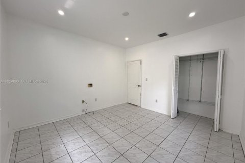 Снять в аренду квартиру в Корал-Гейблс, Флорида 2 спальни, 130.06м2, № 2078102 - фото 9