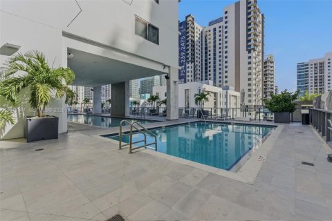 Condominio en Miami, Florida, 1 dormitorio № 2033513