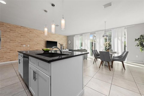 Touwnhouse à vendre à Kissimmee, Floride: 4 chambres, 162.76 m2 № 2125534 - photo 6