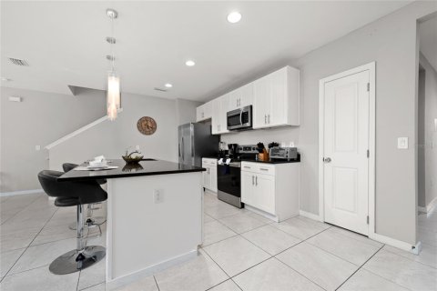 Touwnhouse à vendre à Kissimmee, Floride: 4 chambres, 162.76 m2 № 2125534 - photo 8