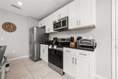 Touwnhouse à vendre à Kissimmee, Floride: 4 chambres, 162.76 m2 № 2125534 - photo 17