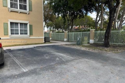 Condo in Doral, Florida, 3 bedrooms  № 2041515 - photo 23