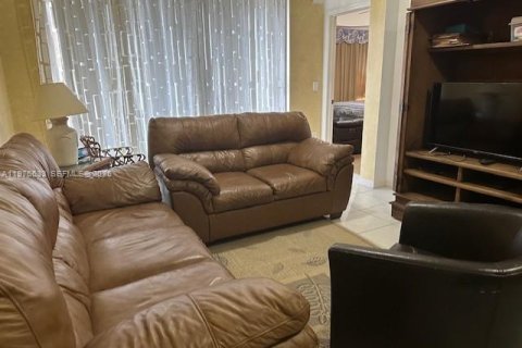 Condo in Doral, Florida, 3 bedrooms  № 2041515 - photo 8