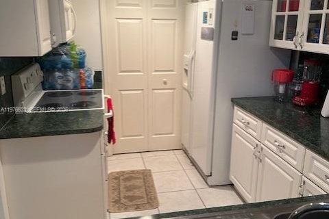 Condo in Doral, Florida, 3 bedrooms  № 2041515 - photo 16