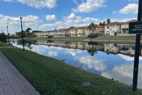 Condo in Doral, Florida, 3 bedrooms  № 2041515 - photo 4