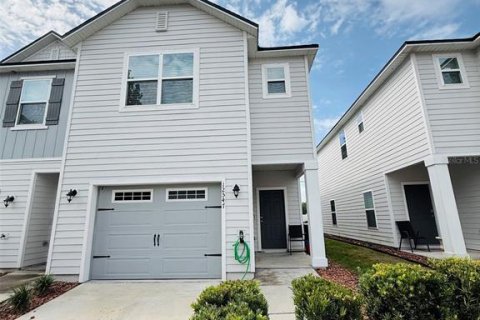 Townhouse in Newberry, Florida 3 bedrooms, 155.15 sq.m. № 2215456