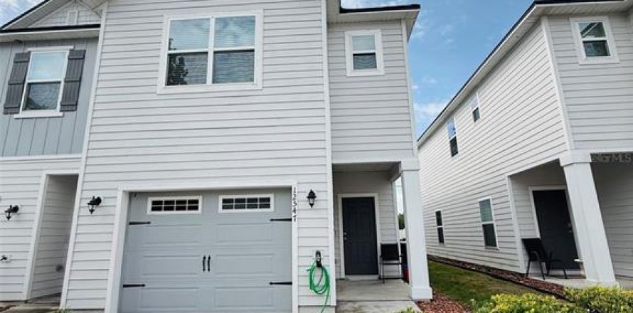 Adosado en Newberry, Florida 3 dormitorios, 155.15 m2 № 2215456