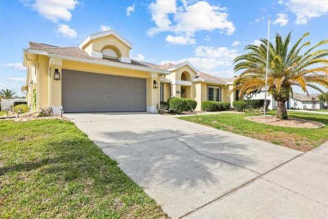 House in Spring Hill, Florida 3 bedrooms, 202.34 sq.m. № 2103181 - photo 2