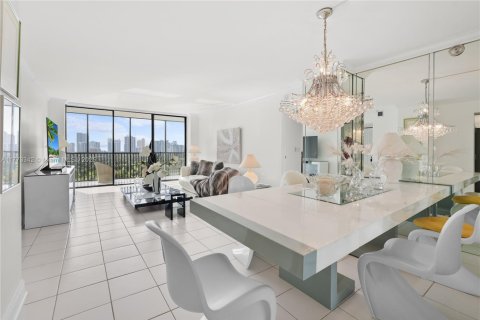 Condominio en venta en Aventura, Florida, 2 dormitorios, 121.98 m2 № 1867981 - foto 1