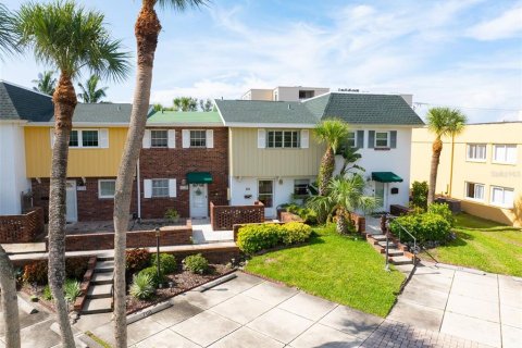 Townhouse in Venice, Florida 2 bedrooms, 115.76 sq.m. № 1886338 - photo 1