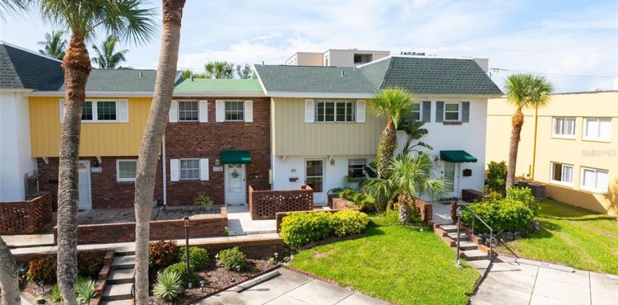 Townhouse in Venice, Florida 2 bedrooms, 115.76 sq.m. № 1886338