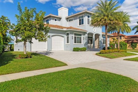 House in Marco Island, Florida 4 bedrooms, 204.2 sq.m. № 2028160