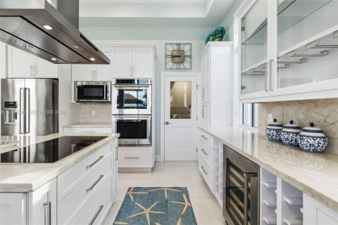 House in Marco Island, Florida 4 bedrooms, 204.2 sq.m. № 2028160 - photo 23