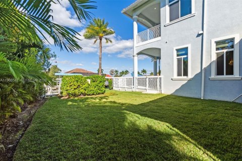 House in Marco Island, Florida 4 bedrooms, 204.2 sq.m. № 2028160 - photo 6