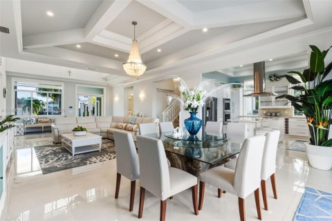 House in Marco Island, Florida 4 bedrooms, 204.2 sq.m. № 2028160 - photo 20