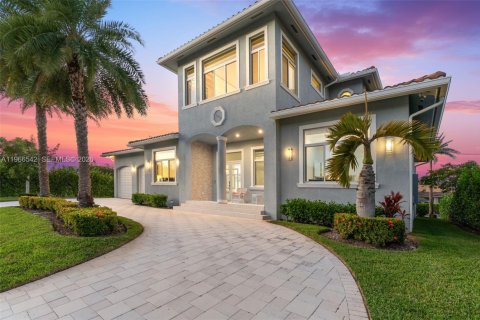 House in Marco Island, Florida 4 bedrooms, 204.2 sq.m. № 2028160 - photo 14