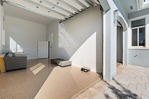 House in Marco Island, Florida 4 bedrooms, 204.2 sq.m. № 2028160 - photo 16