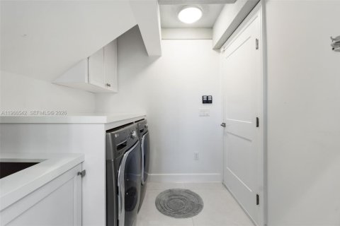 House in Marco Island, Florida 4 bedrooms, 204.2 sq.m. № 2028160 - photo 25