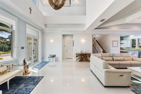 House in Marco Island, Florida 4 bedrooms, 204.2 sq.m. № 2028160 - photo 28