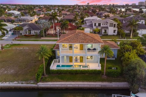 House in Marco Island, Florida 4 bedrooms, 204.2 sq.m. № 2028160 - photo 8