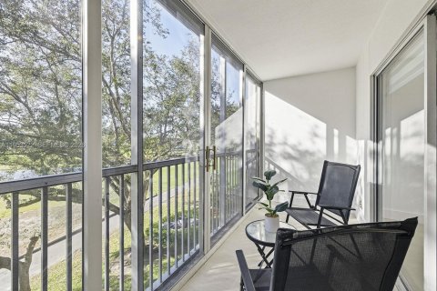 Copropriété à vendre à Pembroke Pines, Floride: 2 chambres, 110.74 m2 № 2010220 - photo 26