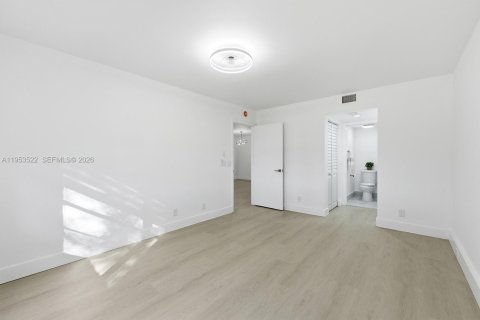 Copropriété à vendre à Pembroke Pines, Floride: 2 chambres, 110.74 m2 № 2010220 - photo 11