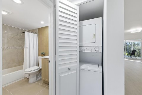 Copropriété à vendre à Pembroke Pines, Floride: 2 chambres, 110.74 m2 № 2010220 - photo 24