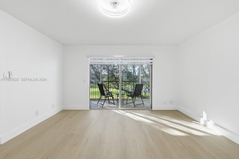 Copropriété à vendre à Pembroke Pines, Floride: 2 chambres, 110.74 m2 № 2010220 - photo 9