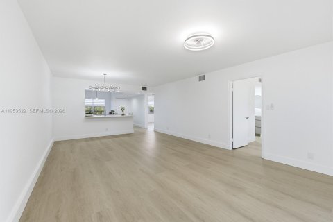 Copropriété à vendre à Pembroke Pines, Floride: 2 chambres, 110.74 m2 № 2010220 - photo 10