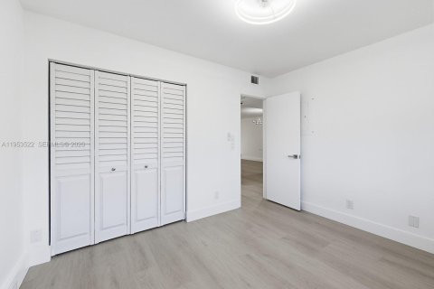 Copropriété à vendre à Pembroke Pines, Floride: 2 chambres, 110.74 m2 № 2010220 - photo 13