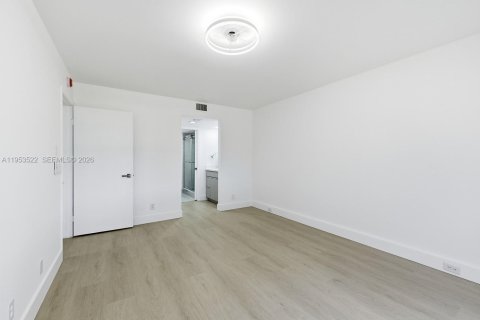 Copropriété à vendre à Pembroke Pines, Floride: 2 chambres, 110.74 m2 № 2010220 - photo 12