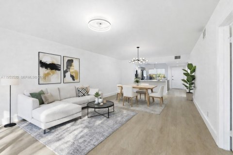 Copropriété à vendre à Pembroke Pines, Floride: 2 chambres, 110.74 m2 № 2010220 - photo 5