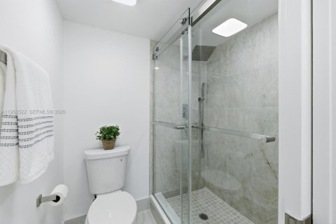 Copropriété à vendre à Pembroke Pines, Floride: 2 chambres, 110.74 m2 № 2010220 - photo 18