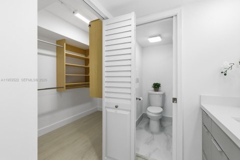 Copropriété à vendre à Pembroke Pines, Floride: 2 chambres, 110.74 m2 № 2010220 - photo 19